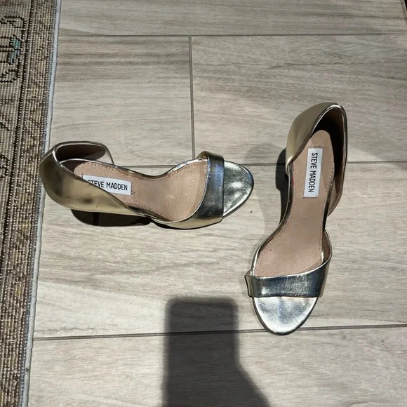 Steve Madden Gold Heels Elegant Metallic Sandals - Picture 2 of 2